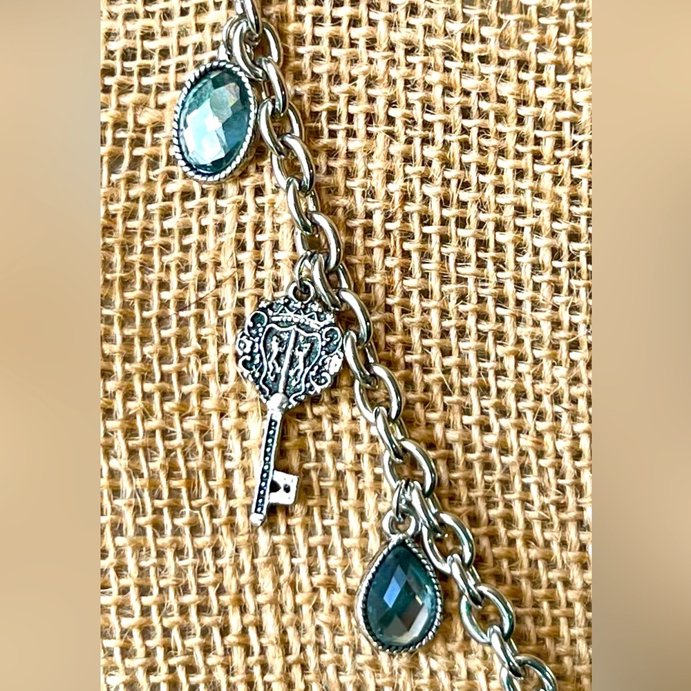 COPY - ⚜️9 Charm Fleur De Lis Lion Shield Key Crown Faceted Glass Silver Tone N… - Picture 3 of 6